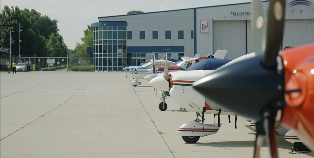 five planes at Vermont FBO clear day